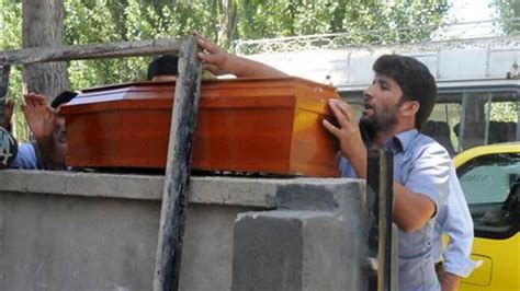 D­H­A­ ­Y­U­R­T­ ­-­ ­ ­Ş­e­h­i­t­ ­o­ğ­l­u­n­u­n­ ­t­a­b­u­t­u­n­u­ ­o­m­z­u­n­d­a­ ­t­a­ş­ı­d­ı­ ­-­ ­S­o­n­ ­D­a­k­i­k­a­ ­H­a­b­e­r­l­e­r­